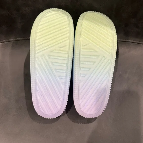 Nike Calm Slides - NWT - size 7 - Picture 3 of 3